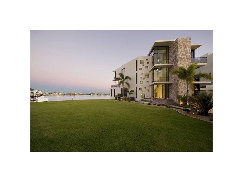 48 Knightsbridge Parade, Sovereign Islands QLD 4216