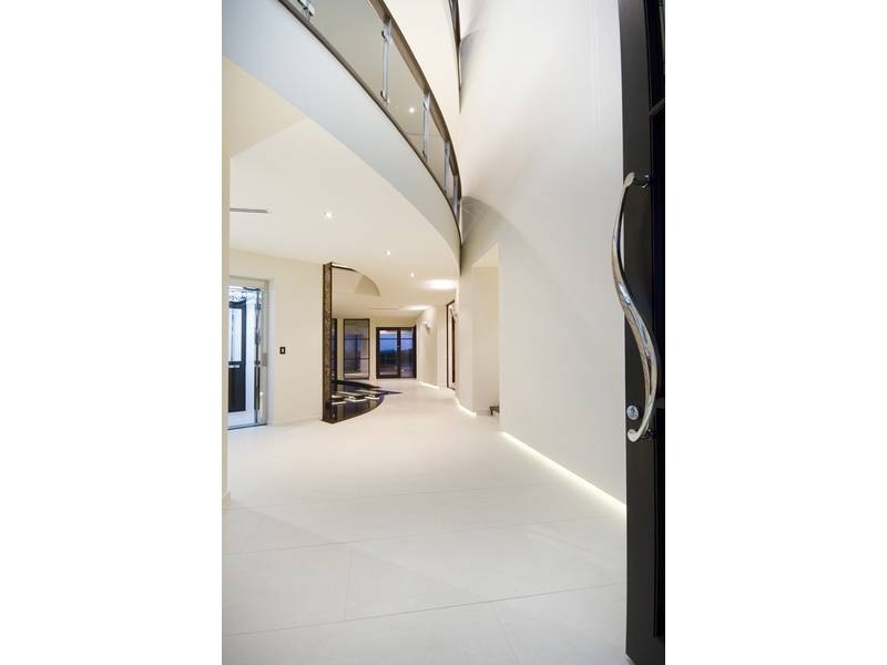 48 Knightsbridge Parade, Sovereign Islands QLD 4216