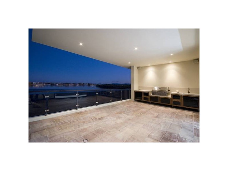 48 Knightsbridge Parade, Sovereign Islands QLD 4216