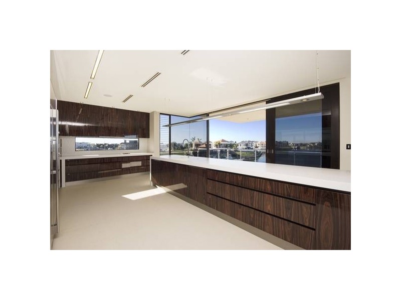 48 Knightsbridge Parade, Sovereign Islands QLD 4216