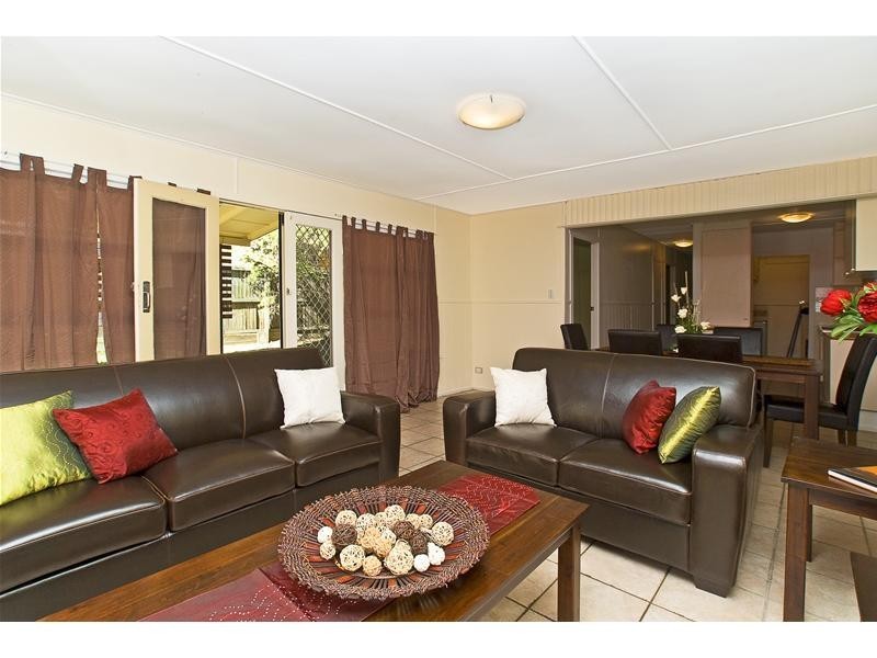 14 Bright Avenue, Labrador QLD 4215