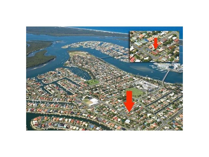13 Robin Avenue, Paradise Point QLD 4216