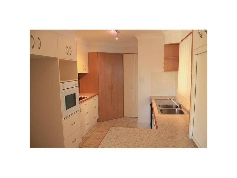 13 Robin Avenue, Paradise Point QLD 4216