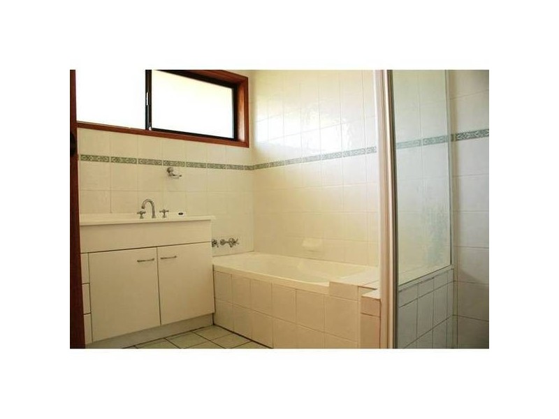 13 Robin Avenue, Paradise Point QLD 4216