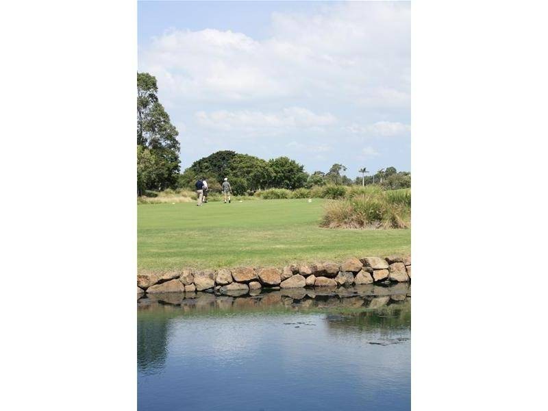 21 Peter Senior Drive, Hope Island QLD 4212
