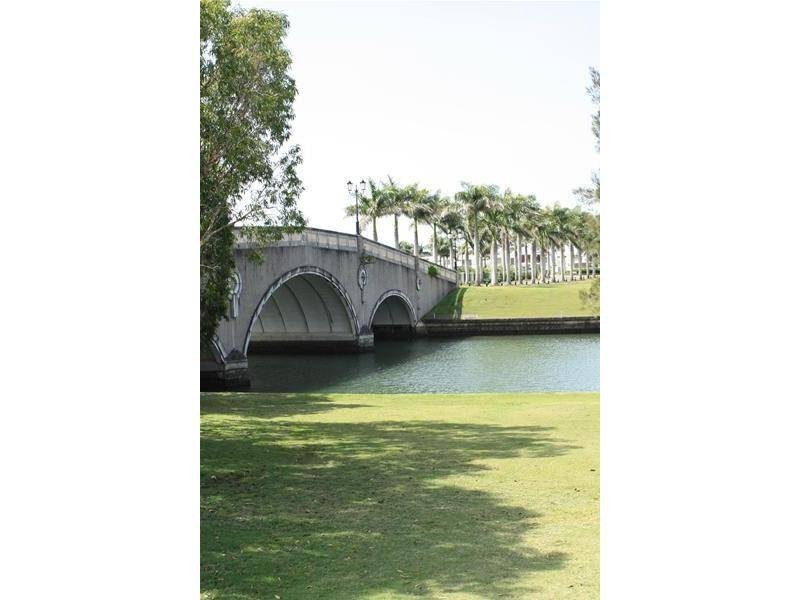21 Peter Senior Drive, Hope Island QLD 4212
