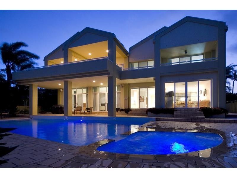 11 Excalibur Court, Sovereign Islands QLD 4216