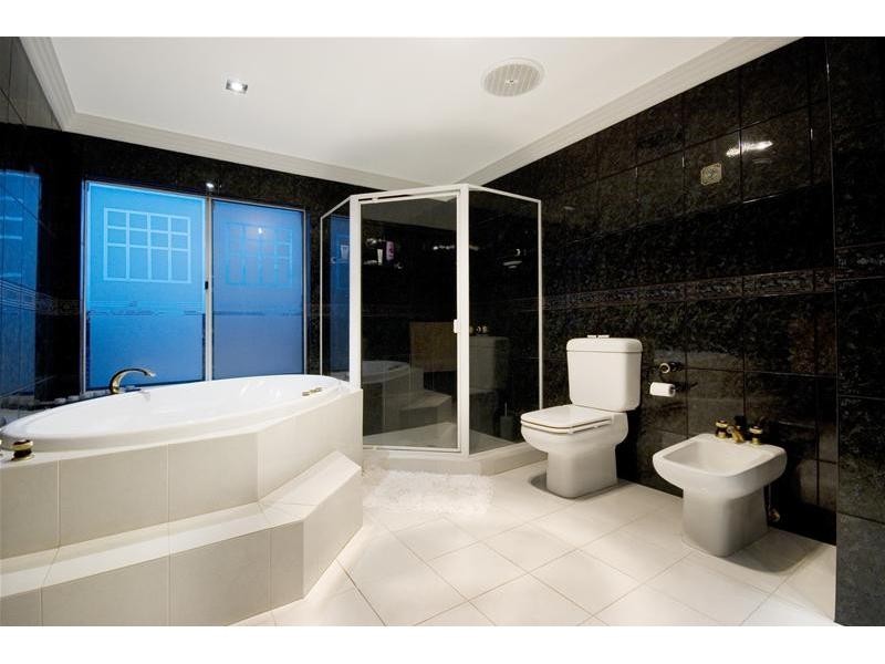 11 Excalibur Court, Sovereign Islands QLD 4216