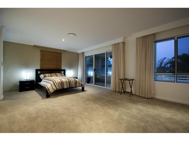 11 Excalibur Court, Sovereign Islands QLD 4216