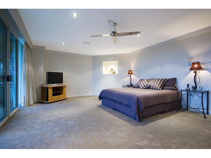 11 Excalibur Court, Sovereign Islands QLD 4216