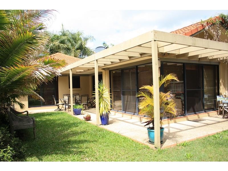 27 Ballybunyon Crescent, Hope Island QLD 4212