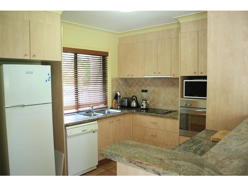 27 Ballybunyon Crescent, Hope Island QLD 4212