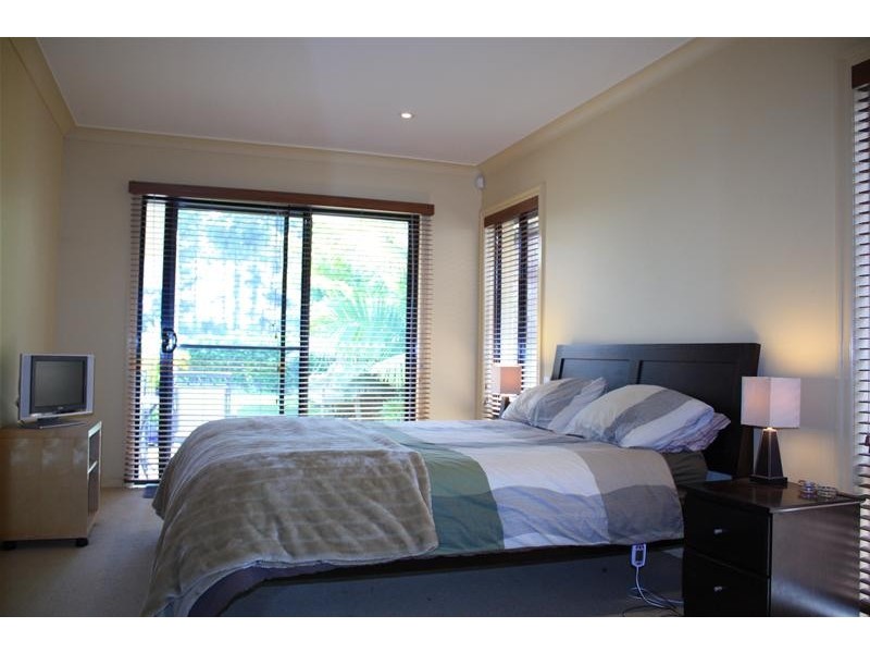 27 Ballybunyon Crescent, Hope Island QLD 4212