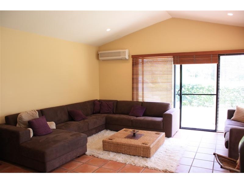 27 Ballybunyon Crescent, Hope Island QLD 4212