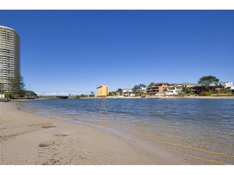 2/3 Ray Street, Runaway Bay QLD 4216