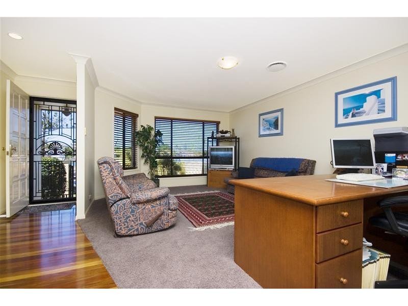 2/3 Ray Street, Runaway Bay QLD 4216