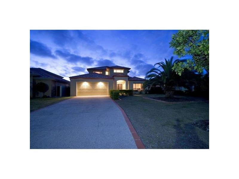 25 Calmwater Crescent, Helensvale QLD 4212