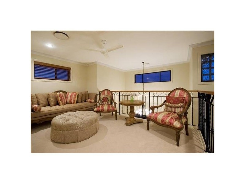 25 Calmwater Crescent, Helensvale QLD 4212