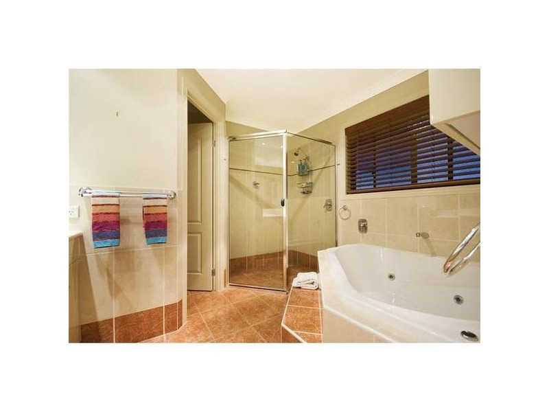 25 Calmwater Crescent, Helensvale QLD 4212