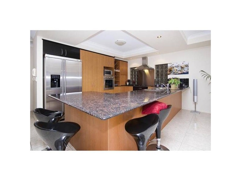 25 Calmwater Crescent, Helensvale QLD 4212