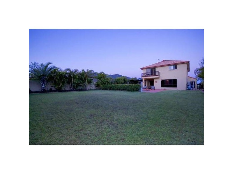 25 Calmwater Crescent, Helensvale QLD 4212