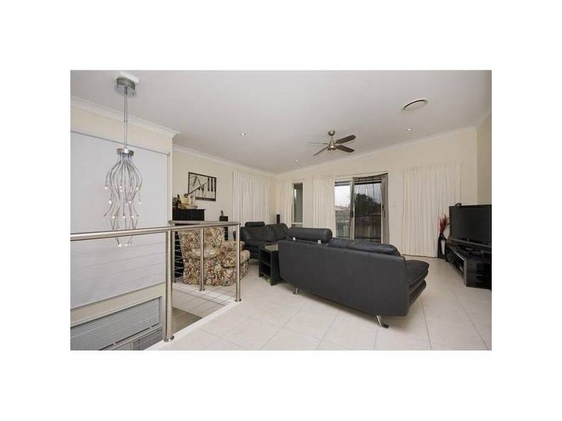 36b Victor Avenue, Paradise Point QLD 4216