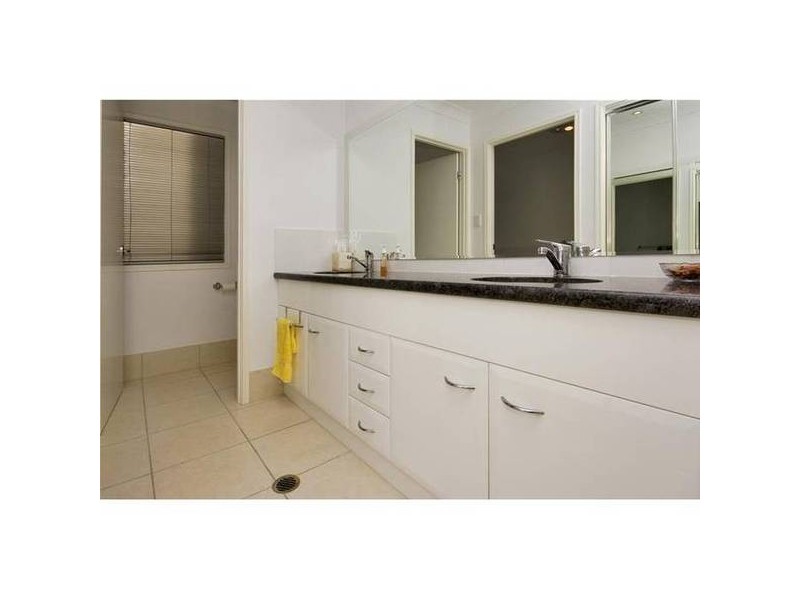 36b Victor Avenue, Paradise Point QLD 4216