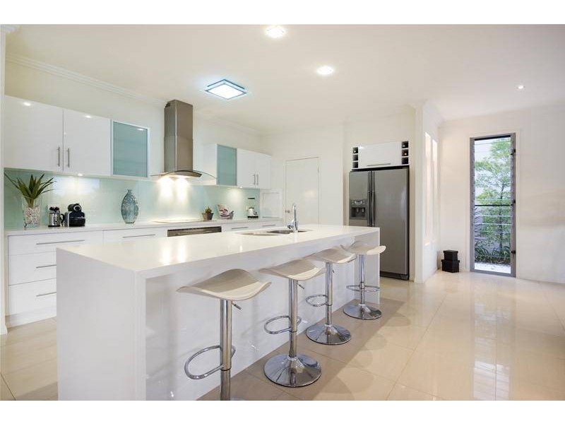 17 Parkview Place, Helensvale QLD 4212