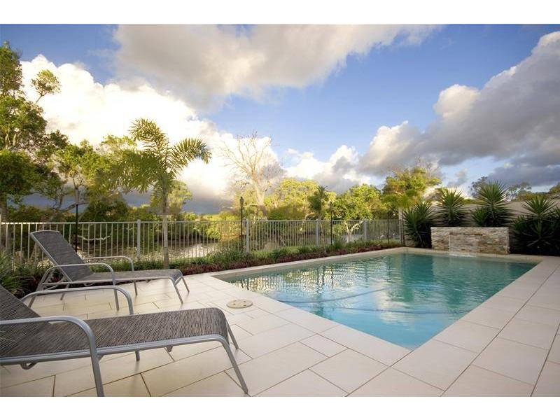 17 Parkview Place, Helensvale QLD 4212