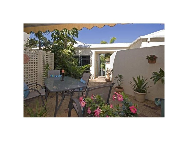 3/3 Lee Road, Runaway Bay QLD 4216