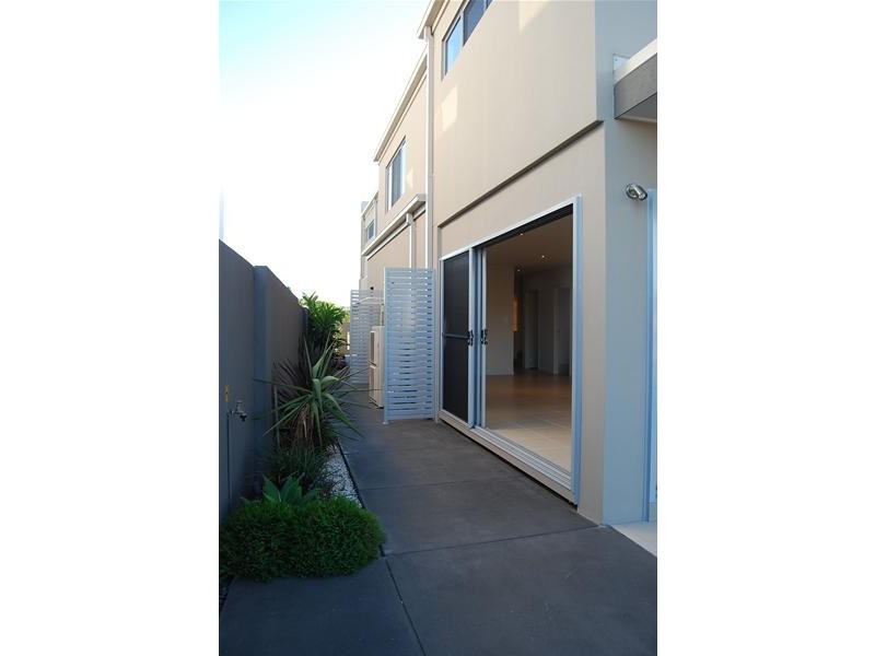 2/29 South Quay Drive, Biggera Waters QLD 4216