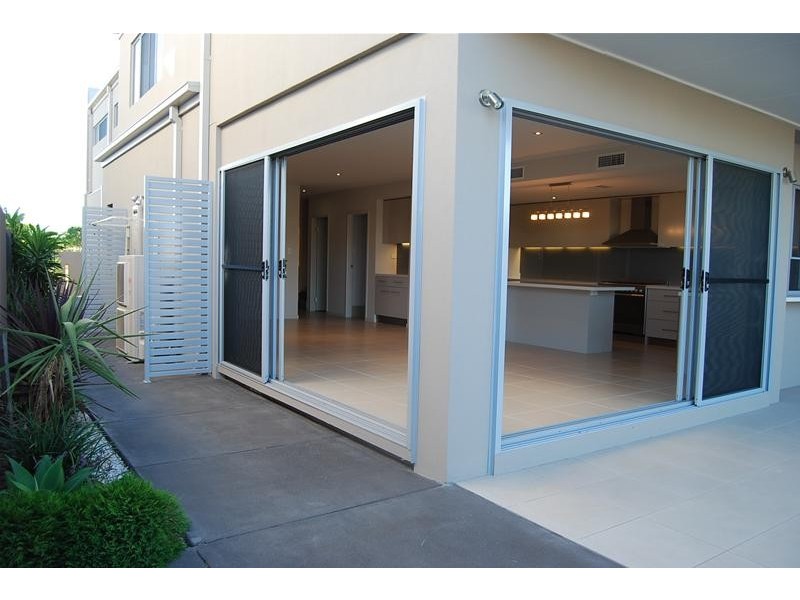 2/29 South Quay Drive, Biggera Waters QLD 4216