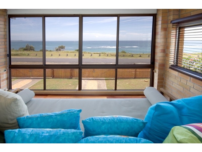 31 Waratah Cres, Minnie Water NSW 2462