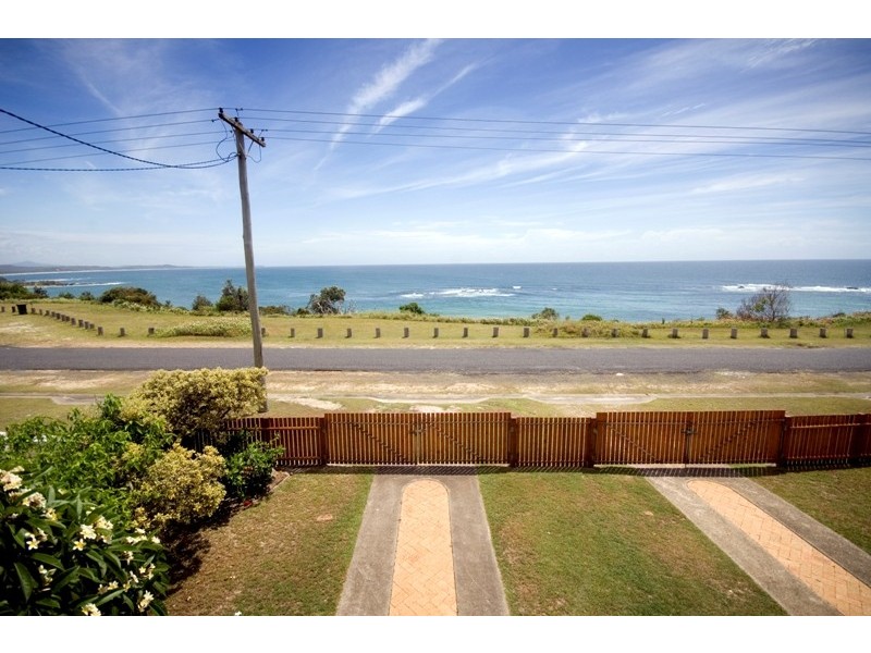 31 Waratah Cres, Minnie Water NSW 2462