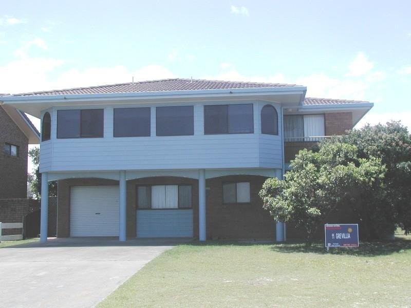 11 Grevillia Parade, Minnie Water NSW 2462