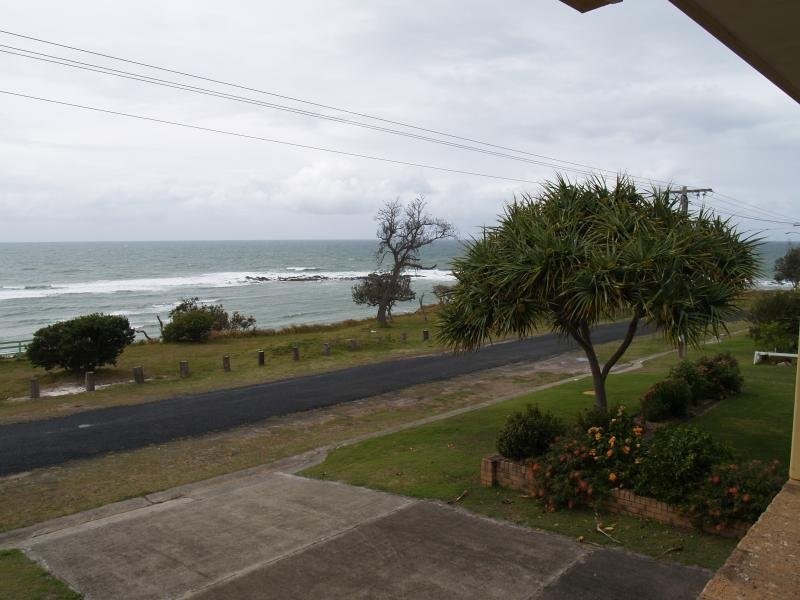 27 Waratah Crescent, Minnie Water NSW 2462