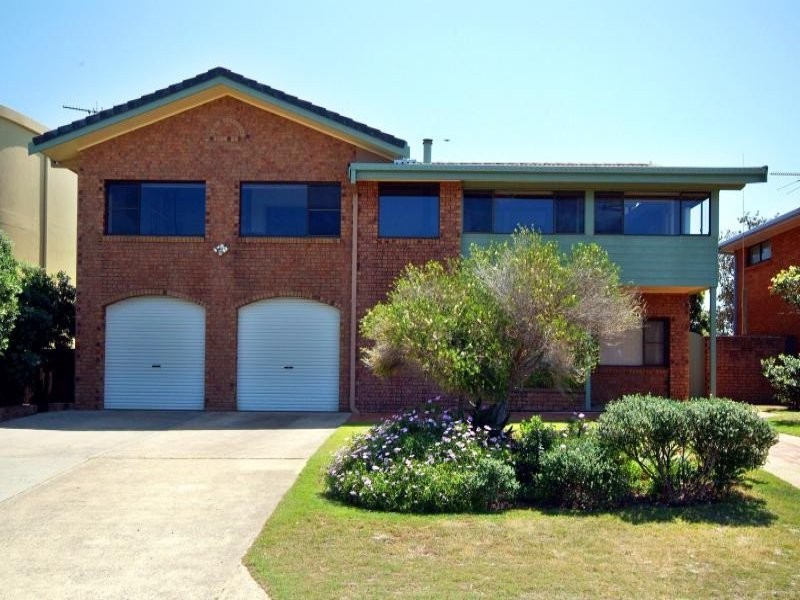 9 Grevillia Parade, Minnie Water NSW 2462