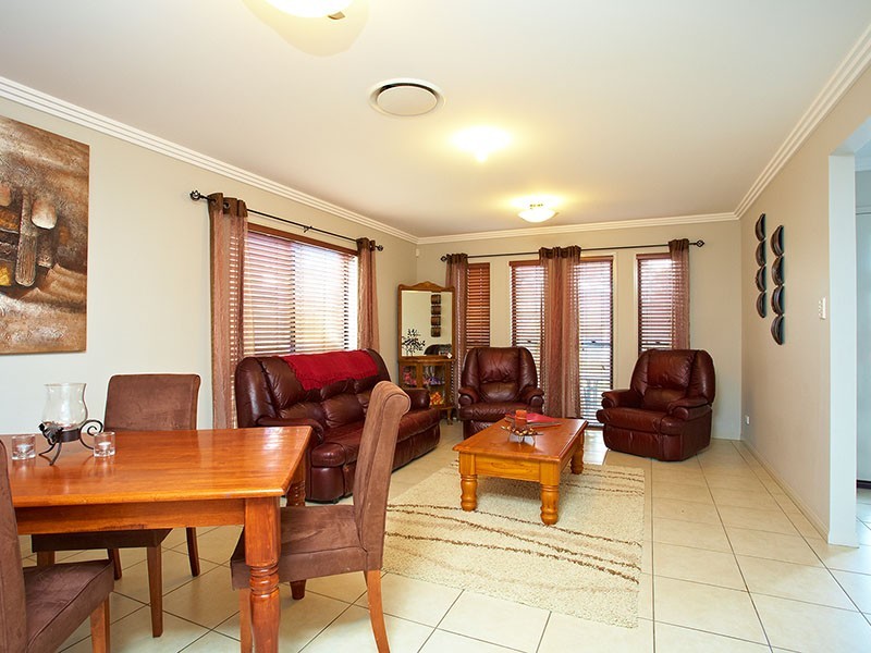 10 Tamarind Street, North Lakes QLD 4509