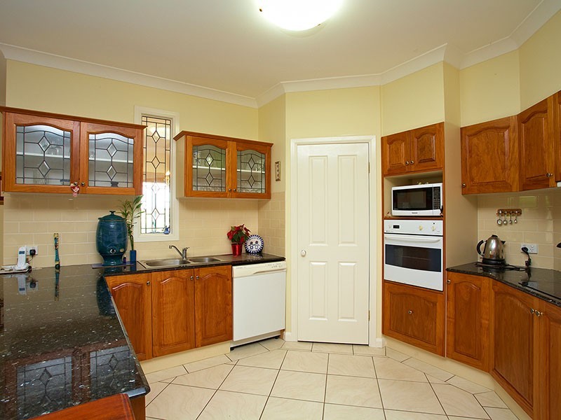 28 Lochside Drive, North Lakes QLD 4509