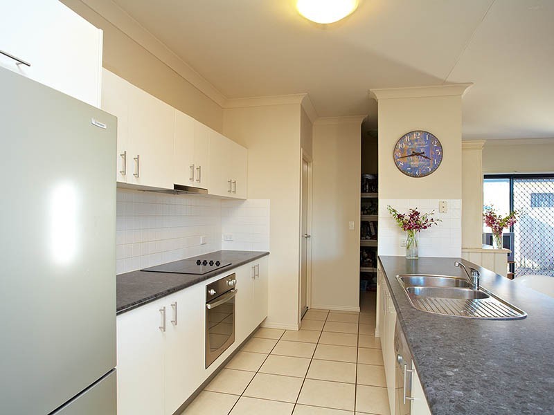 2 Thomson Close, North Lakes QLD 4509