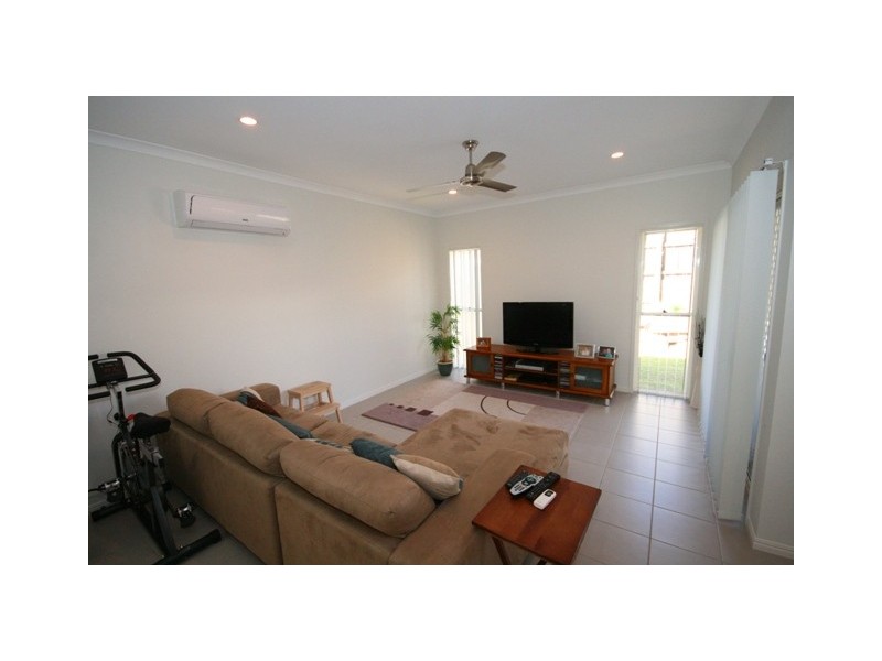 15 Echidna parade, North Lakes QLD 4509