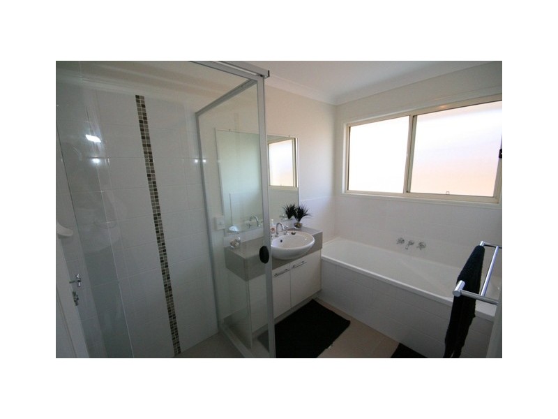 15 Echidna parade, North Lakes QLD 4509