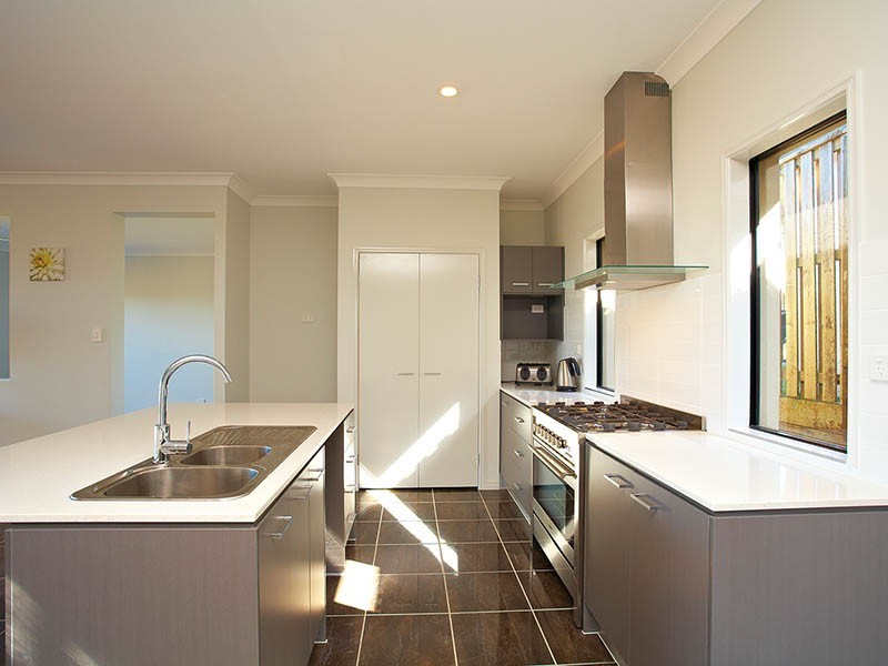 12 Eaton Close, North Lakes QLD 4509