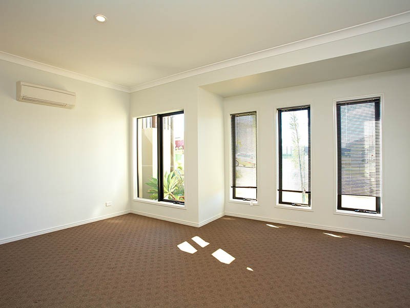 12 Eaton Close, North Lakes QLD 4509
