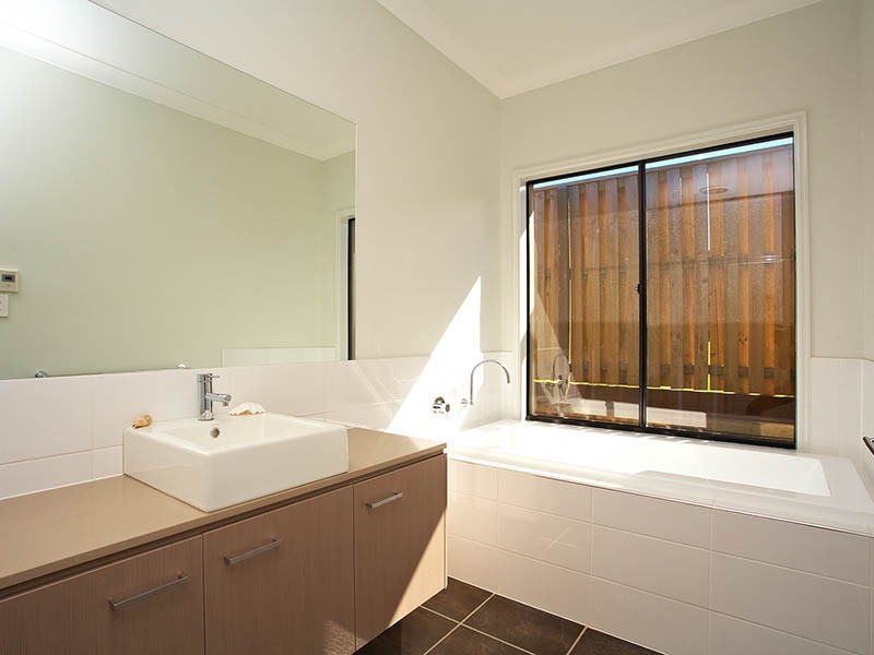 12 Eaton Close, North Lakes QLD 4509