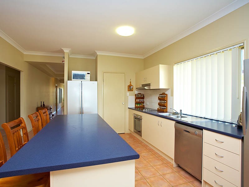 42 Kurrajong Circuit, North Lakes QLD 4509