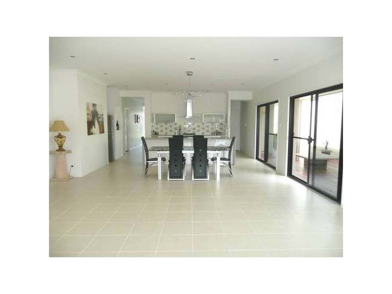 North Lakes QLD 4509