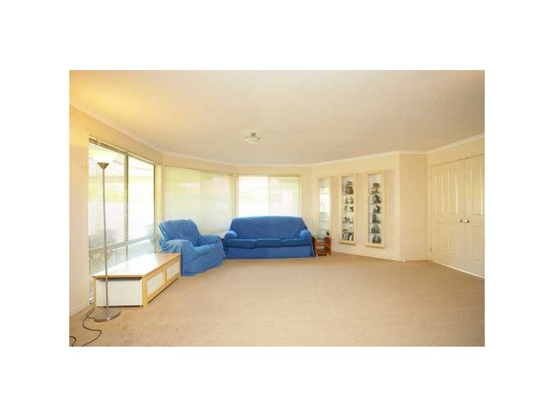 2 Whitfield Crescent, North Lakes QLD 4509