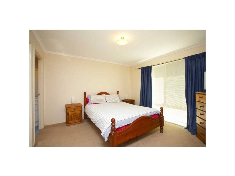 2 Whitfield Crescent, North Lakes QLD 4509