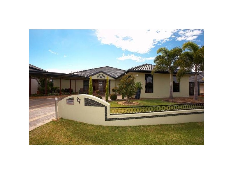 27 Gannett Cir, North Lakes QLD 4509